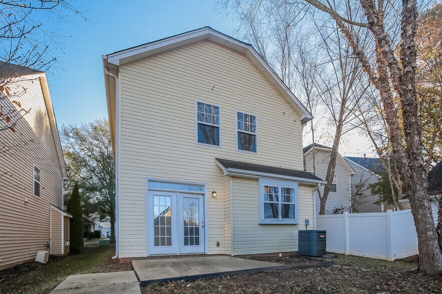 Building Photo - 15513 Crossing Gate Dr