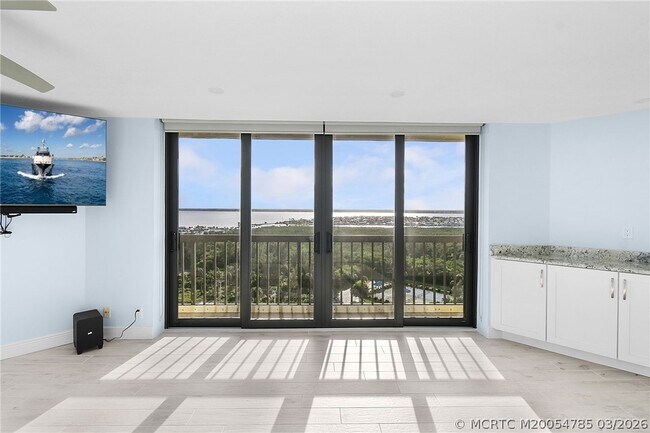 Building Photo - 9550 S Ocean Dr