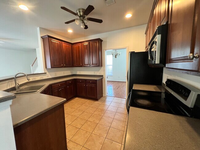 Building Photo - 533 Delafield Dr