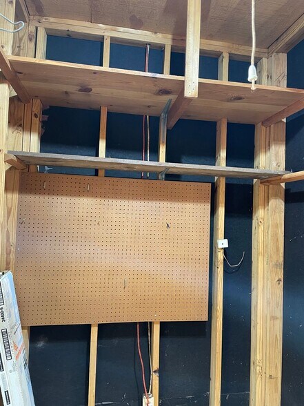 Building Photo - 81 Overton Dr