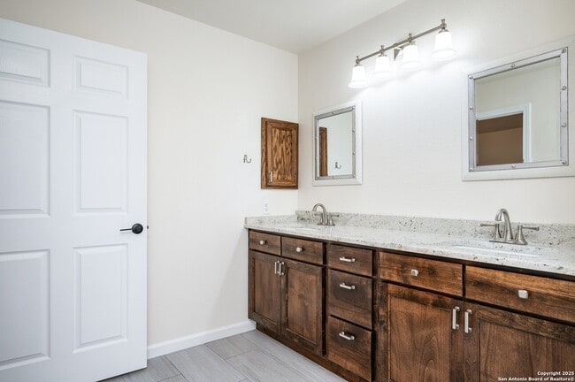 Building Photo - 963 River Rock