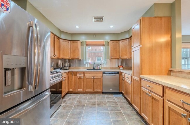 Building Photo - 128 Henley Rd