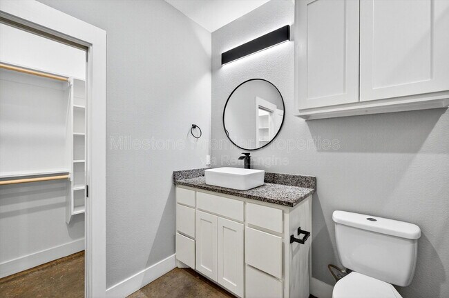 Building Photo - 1501 S 7th Ave