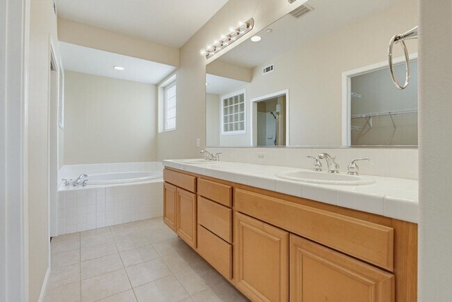 Building Photo - 823 Kalpati Cir