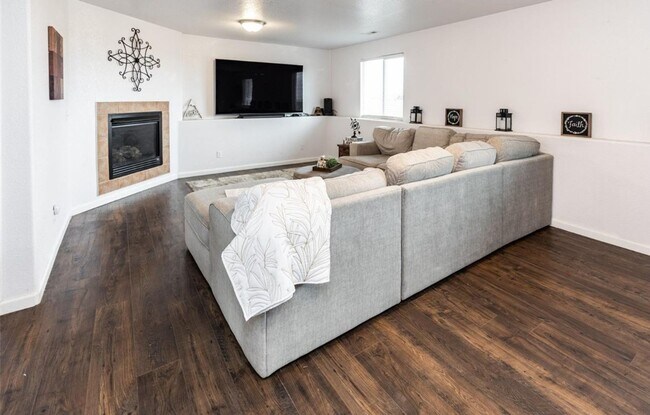 Building Photo - Spacious 5-Bedroom Home on 5 Acres with Panoramic Mountain Views & Endless Possibilities