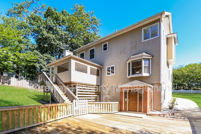 Building Photo - 2 Lucha Ct