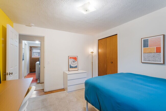 Building Photo - 7414 SE Ogden St