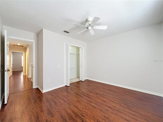 Building Photo - 900 W Charing Cross Cir