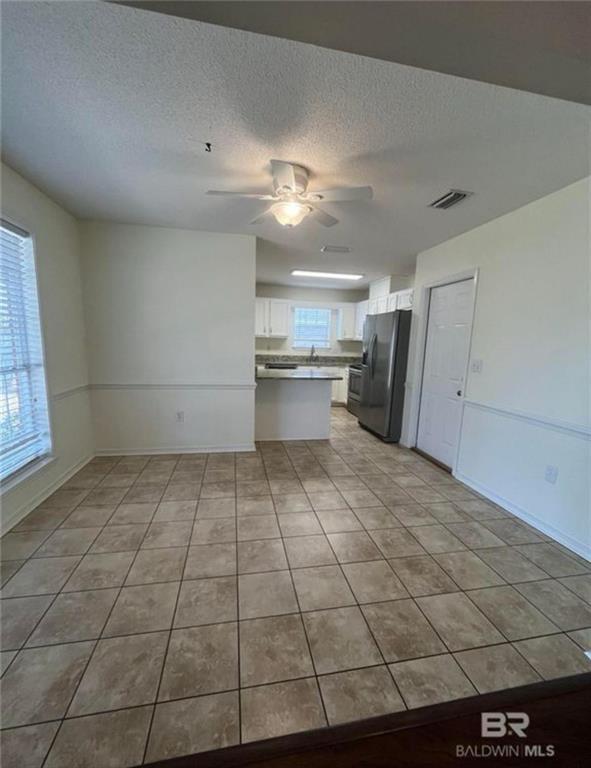 Building Photo - 124 Oakwood Ave