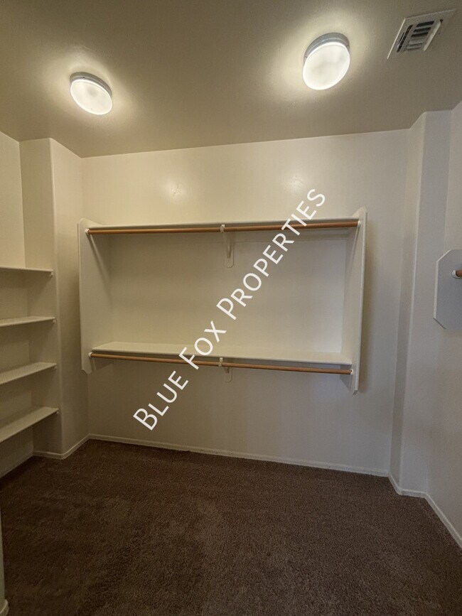 Building Photo - 4170 N Thurston Ln