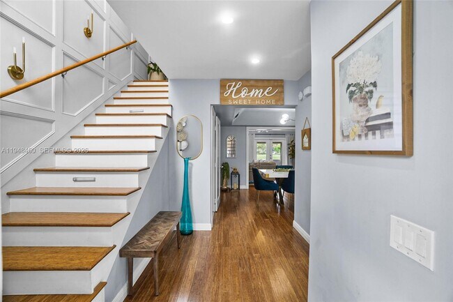 Building Photo - 505 Maplewood Dr