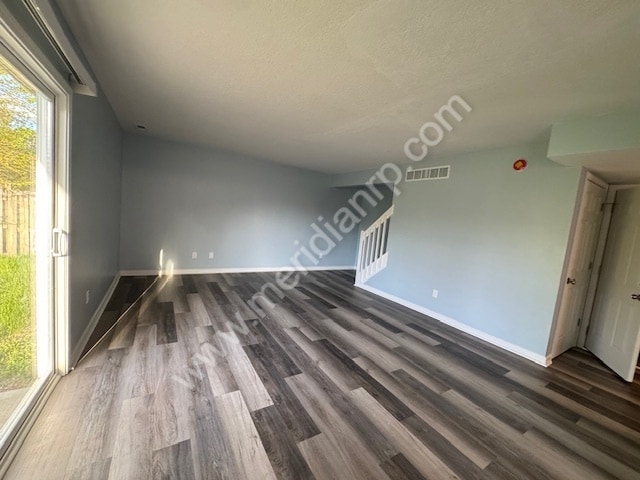 Building Photo - 1131 E Lewis St