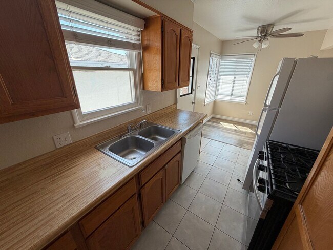 Building Photo - c6048