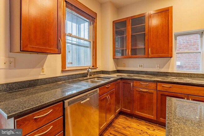Building Photo - 1459 Chapin St NW