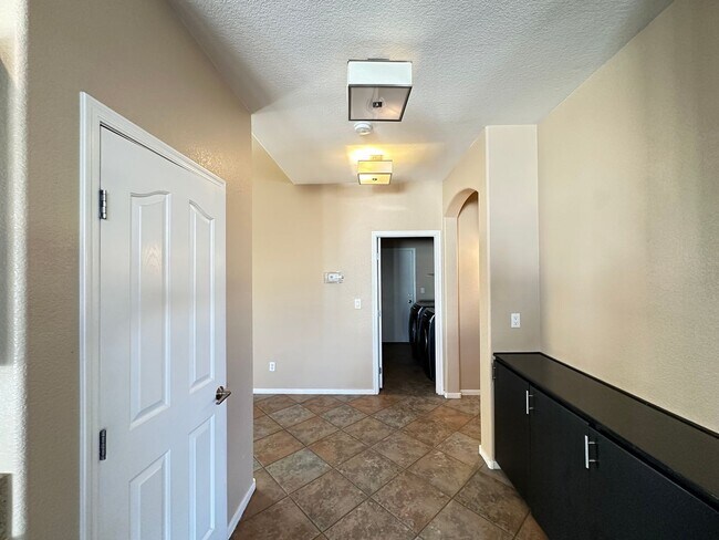 Building Photo - Discovery Hills