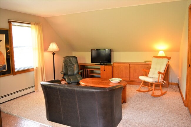 Building Photo - 548 Rte 10 N