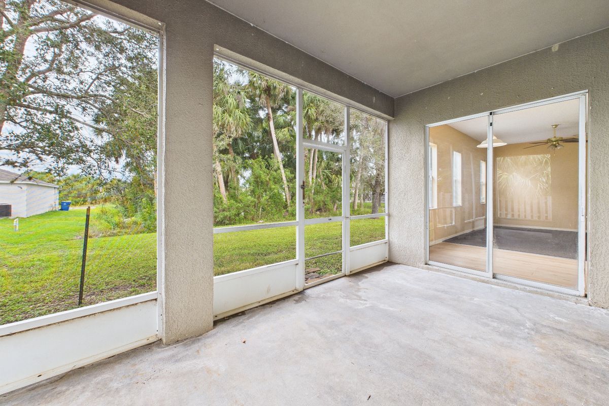 Building Photo - 271 Lagoon St