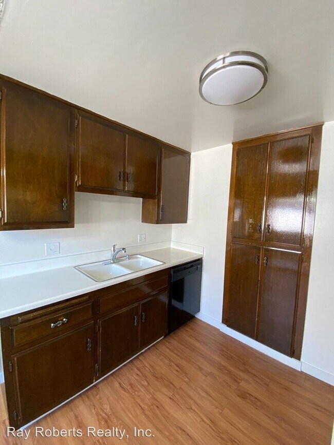 Building Photo - 4331 Green Ave