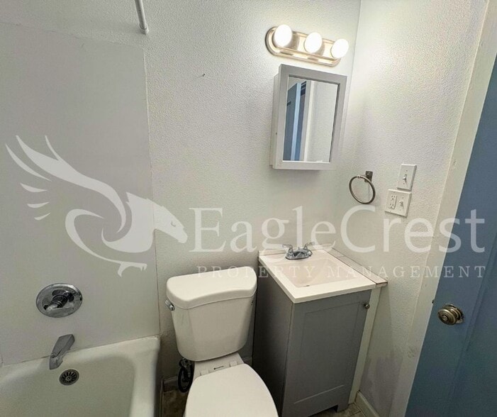 Building Photo - Charming 2-Bedroom Home with Modern Finishes & Open Yard