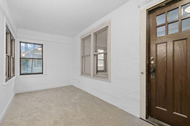 Building Photo - 1826 Franklin Ave SE