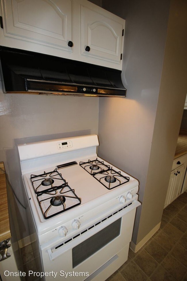 Building Photo - 3 br, 1.5 bath Apartment - 166 Carl Street