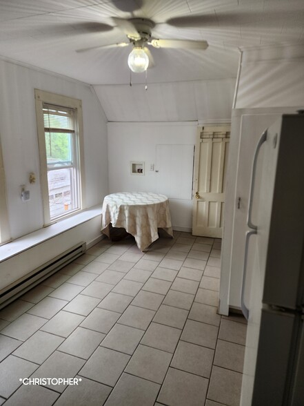 Kitchen - 215 Freeman Ave