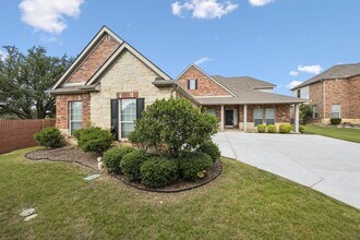 Building Photo - Luxury Living in HERITAGE! This is must se...
