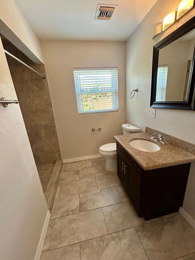 Building Photo - Charming 3BR/2BA Home for Rent – Prime Tam...