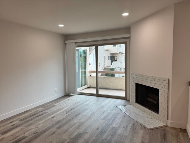 Building Photo - Welcome to this stunning Tierrasanta 1-bedroom, 1-bathroom