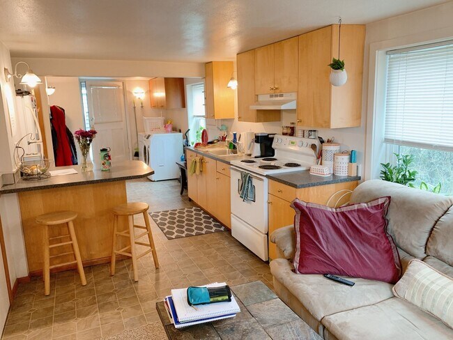 Building Photo - 1029 High St