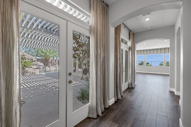 Building Photo - Executive Luxury Living with Unmatched Cit...