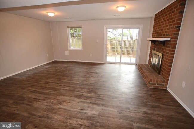 Building Photo - 1666 Albermarle Dr