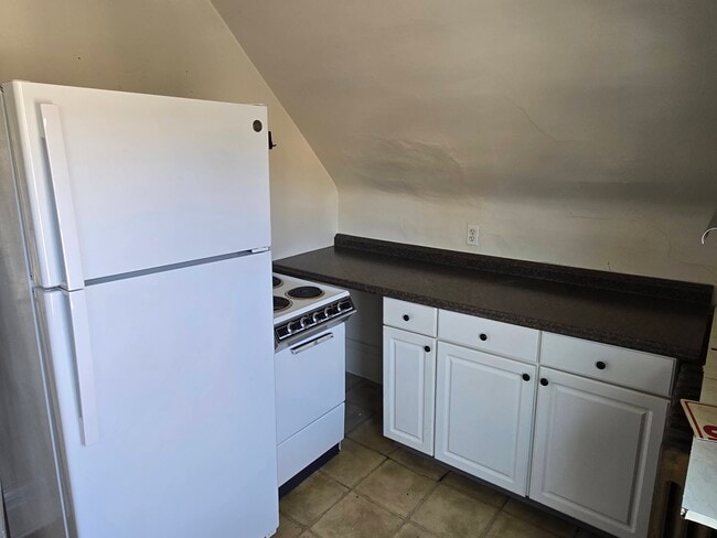 Building Photo - 544 E Pearl St