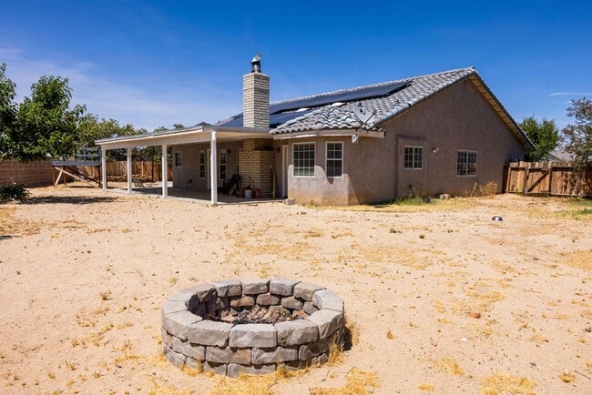 Building Photo - NORTHWEST SOLAR HOME - AVAILABLE NOW!!