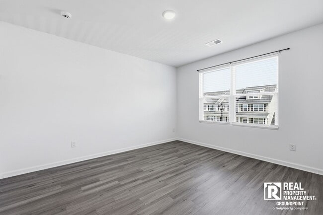 Building Photo - 3BR | 3.5BA | 3-Story Townhome | Bonus Loft | Fenced Yard