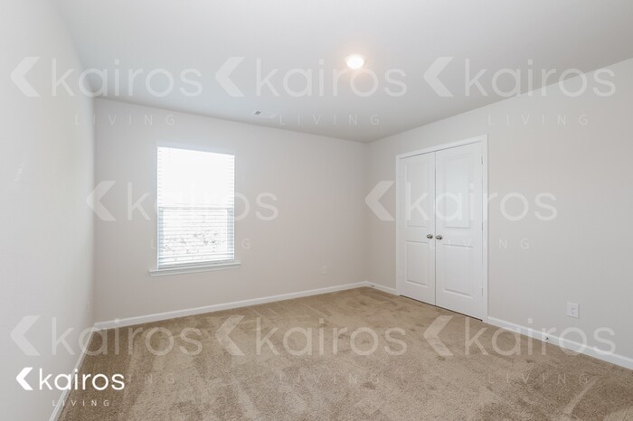 Building Photo - 4000 Bridgewood Wy