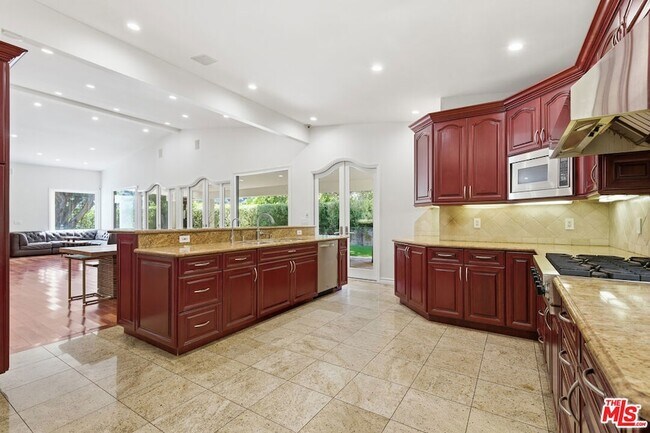 Building Photo - 999 Casiano Rd