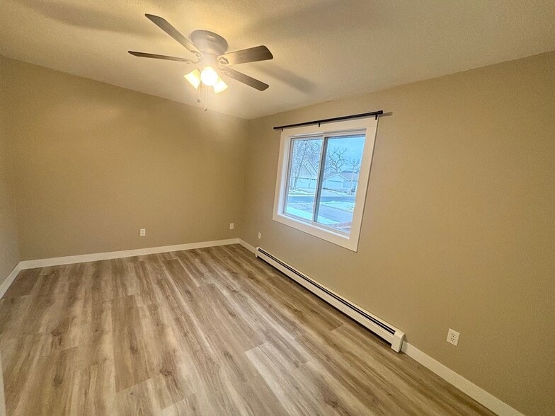 Building Photo - 4310 Grainwood Cir NE