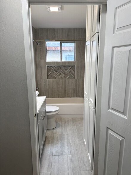 Building Photo - 555 W Johnson St