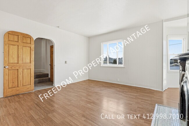 Building Photo - 703 Excelsior St