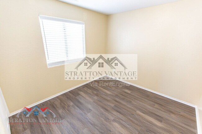 Building Photo - 11754 W Belmont Dr