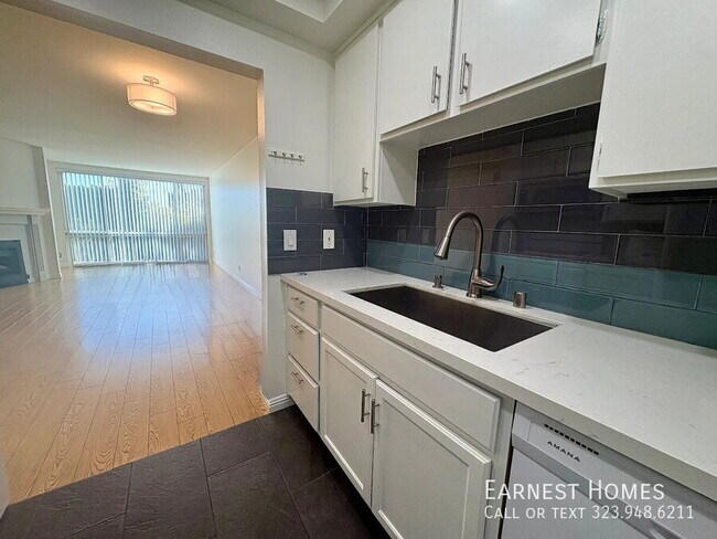 Building Photo - 12830 Burbank Blvd