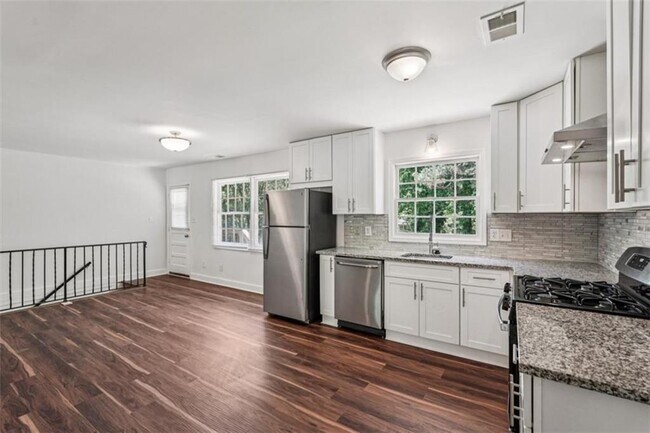 Building Photo - 119 Kelso Dr SW