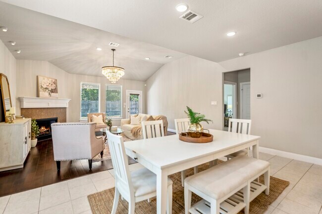 Building Photo - 16719 Highland Country Dr