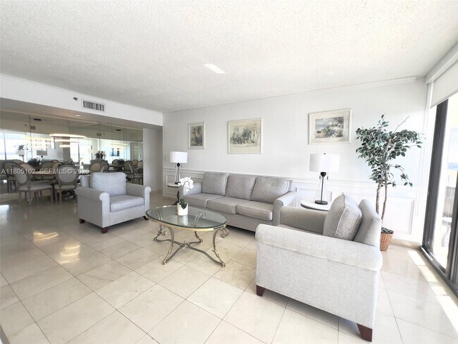 Building Photo - 1000 W Island Blvd