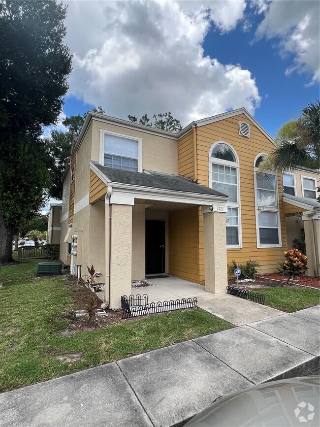 Building Photo - 2421 Summerfield Way