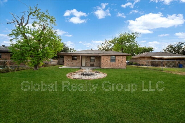 Building Photo - 309 Meadow Dr