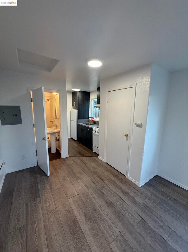 Building Photo - 2638 75th Ave