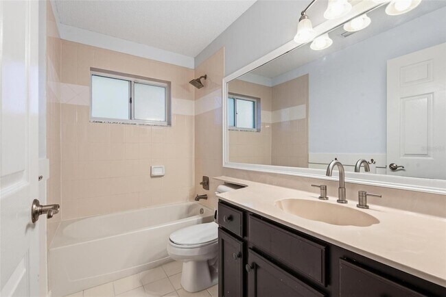 Building Photo - 7 Deerwood St