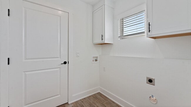 Building Photo - "Brand New 3-Bedroom Farmington Home with Granite Countertops and Cozy Fireplace!"